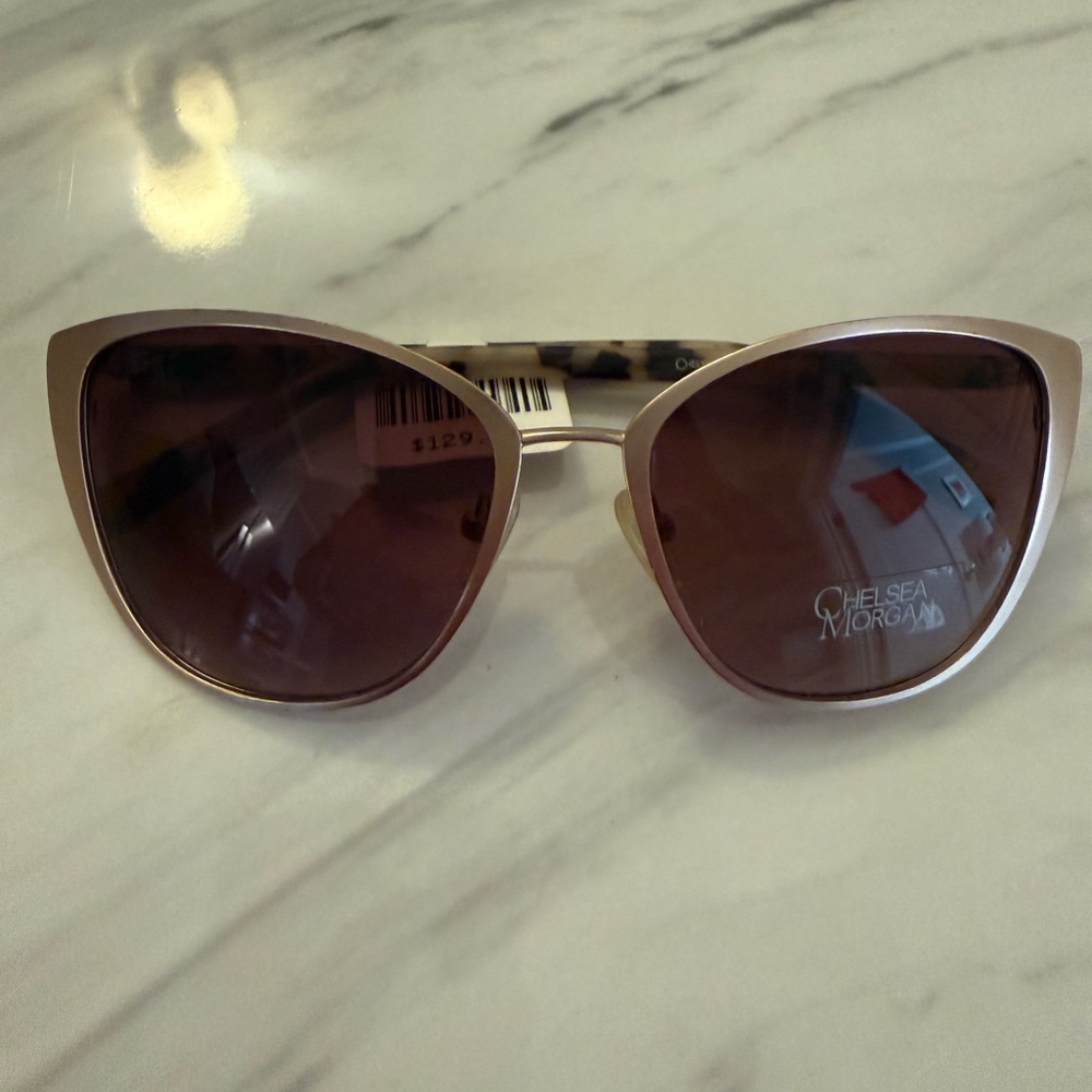 NWT Chelsea Morgan Sunglasses